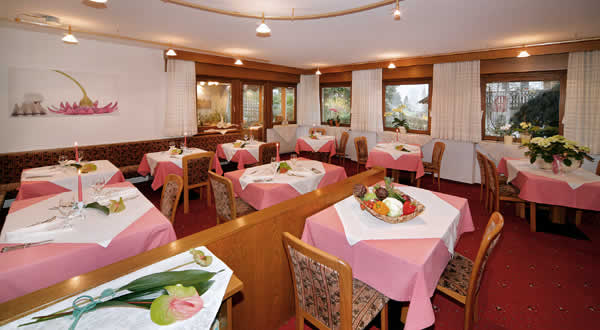 Speisesaal der Pension Lafod in Dorf Tirol